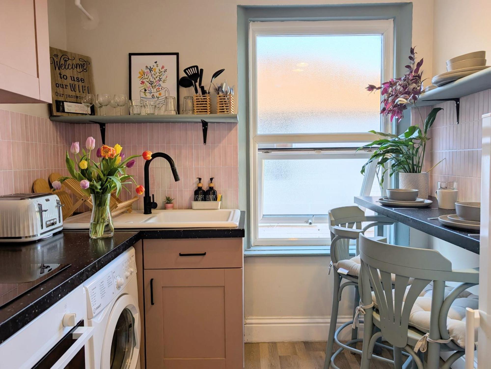 Peacehaven Retreat - 4 Minutes From The Beach! Pet Friendly! Уэймут Экстерьер фото